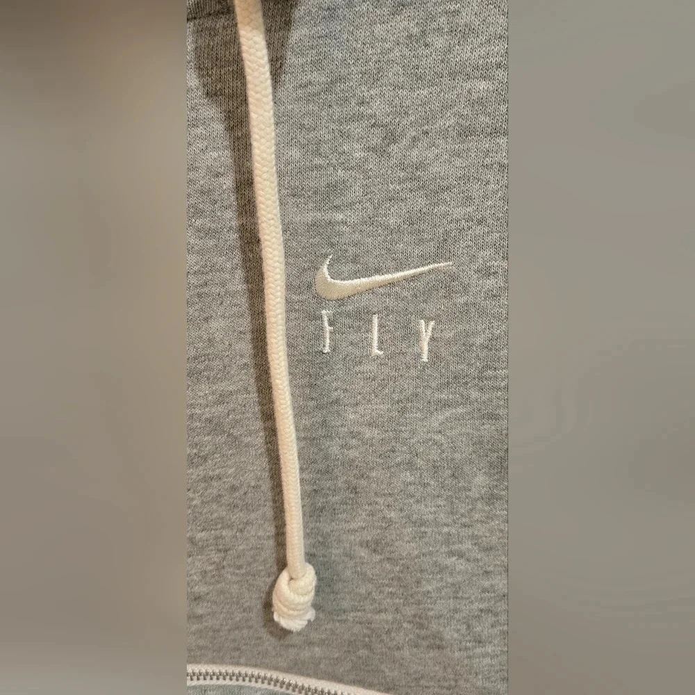 NWOT Nike dri fit grey hoodie